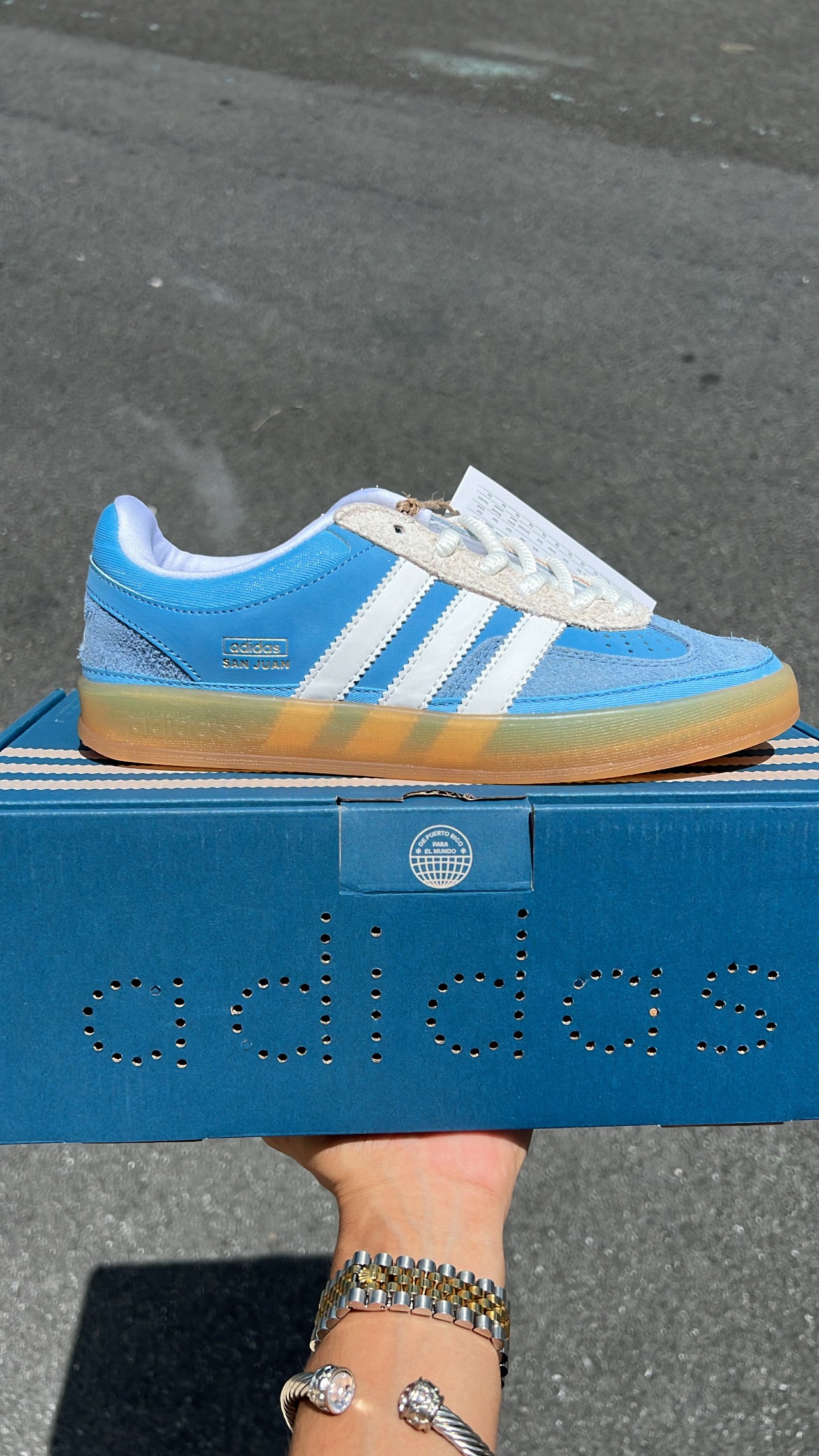 San Juan Sneakers (pre-order) costó $130