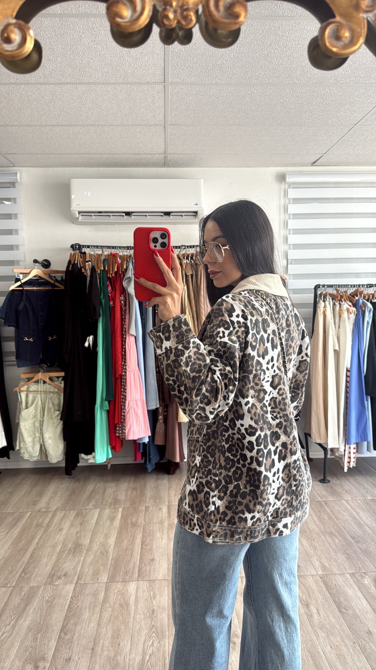 Leopard Denim Jacket costó $45