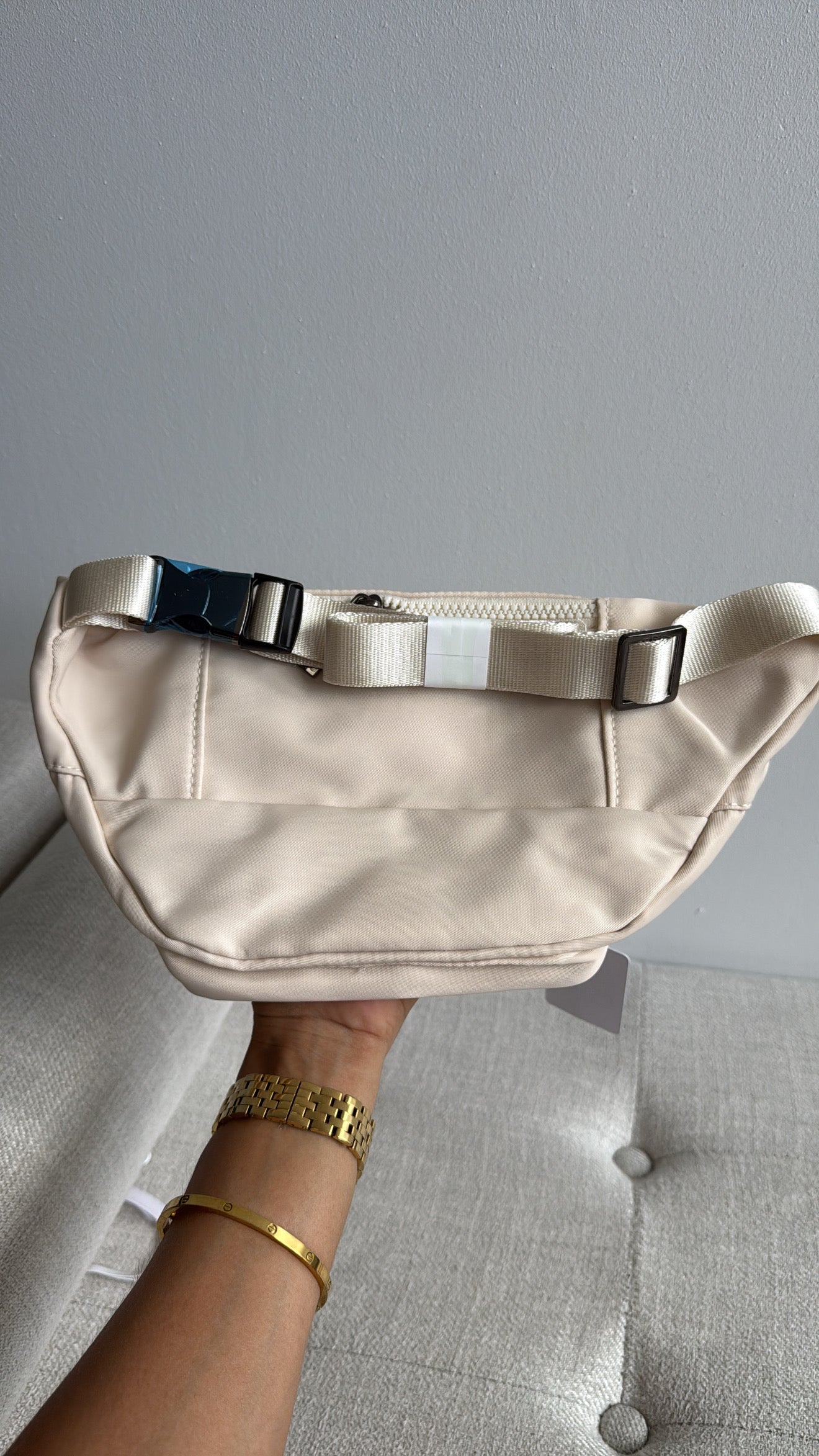 Alo fanny pack in cream