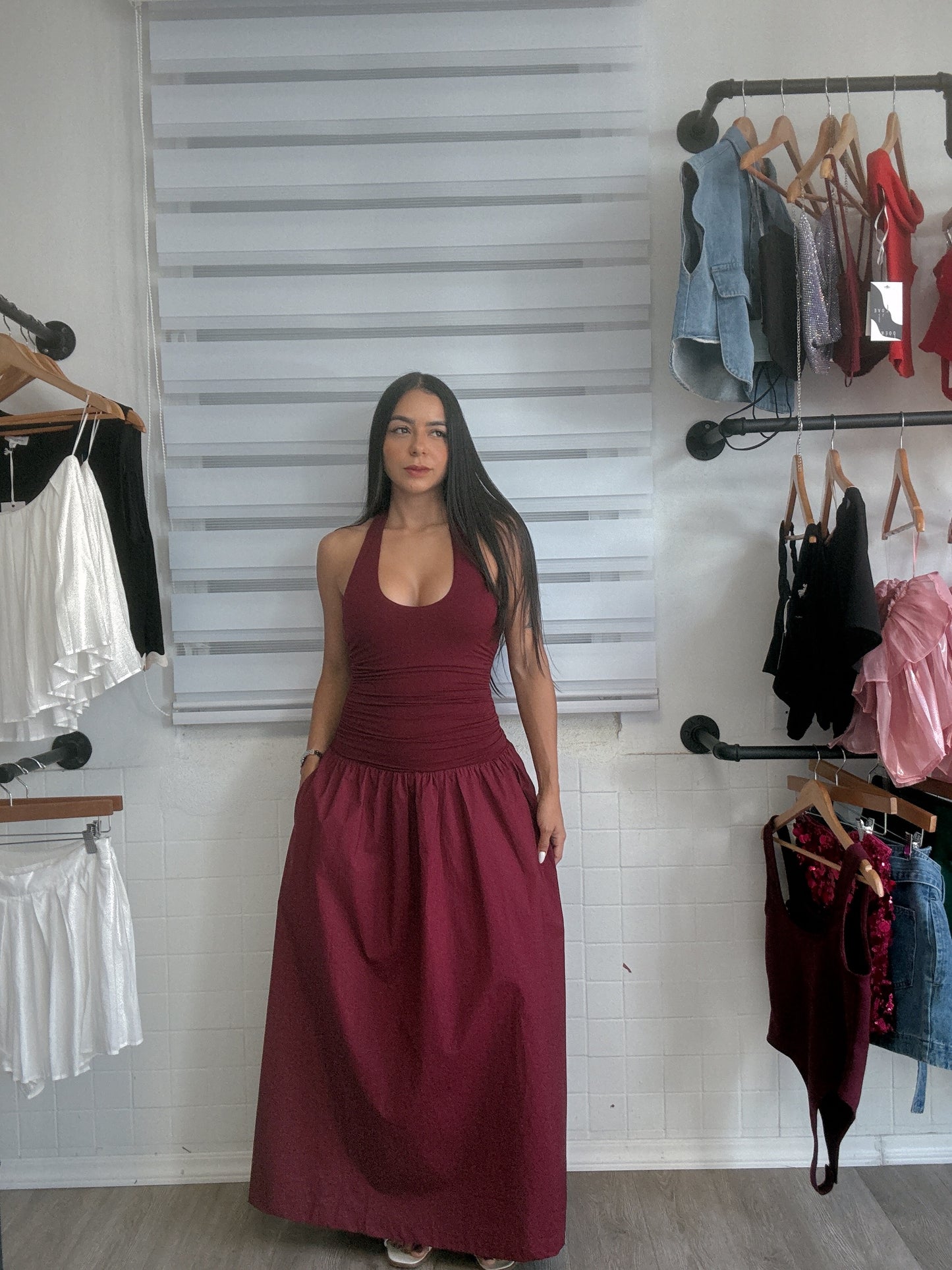 Burgundy Dress (pre-order) costó $68