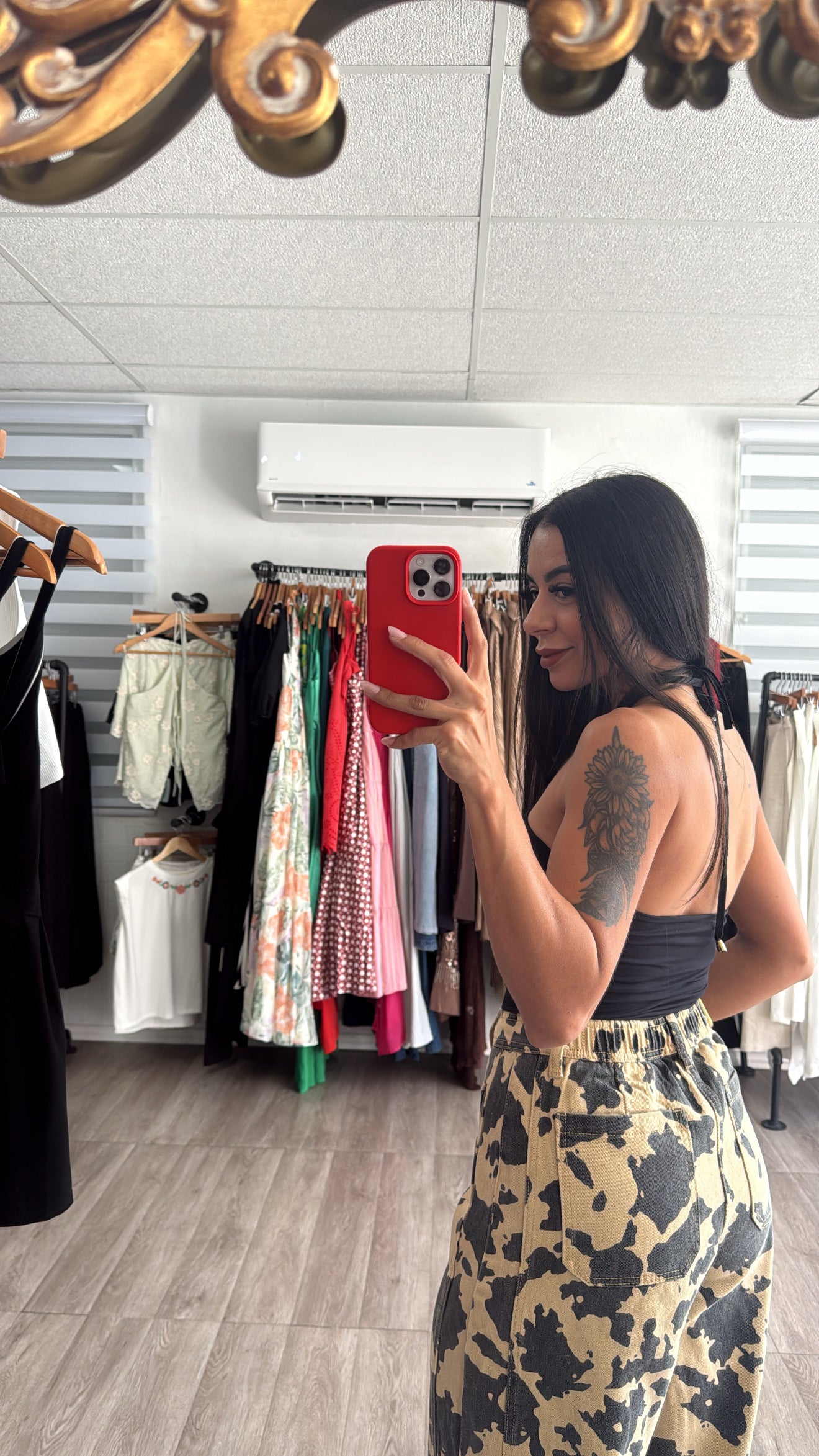 Flower body in color black