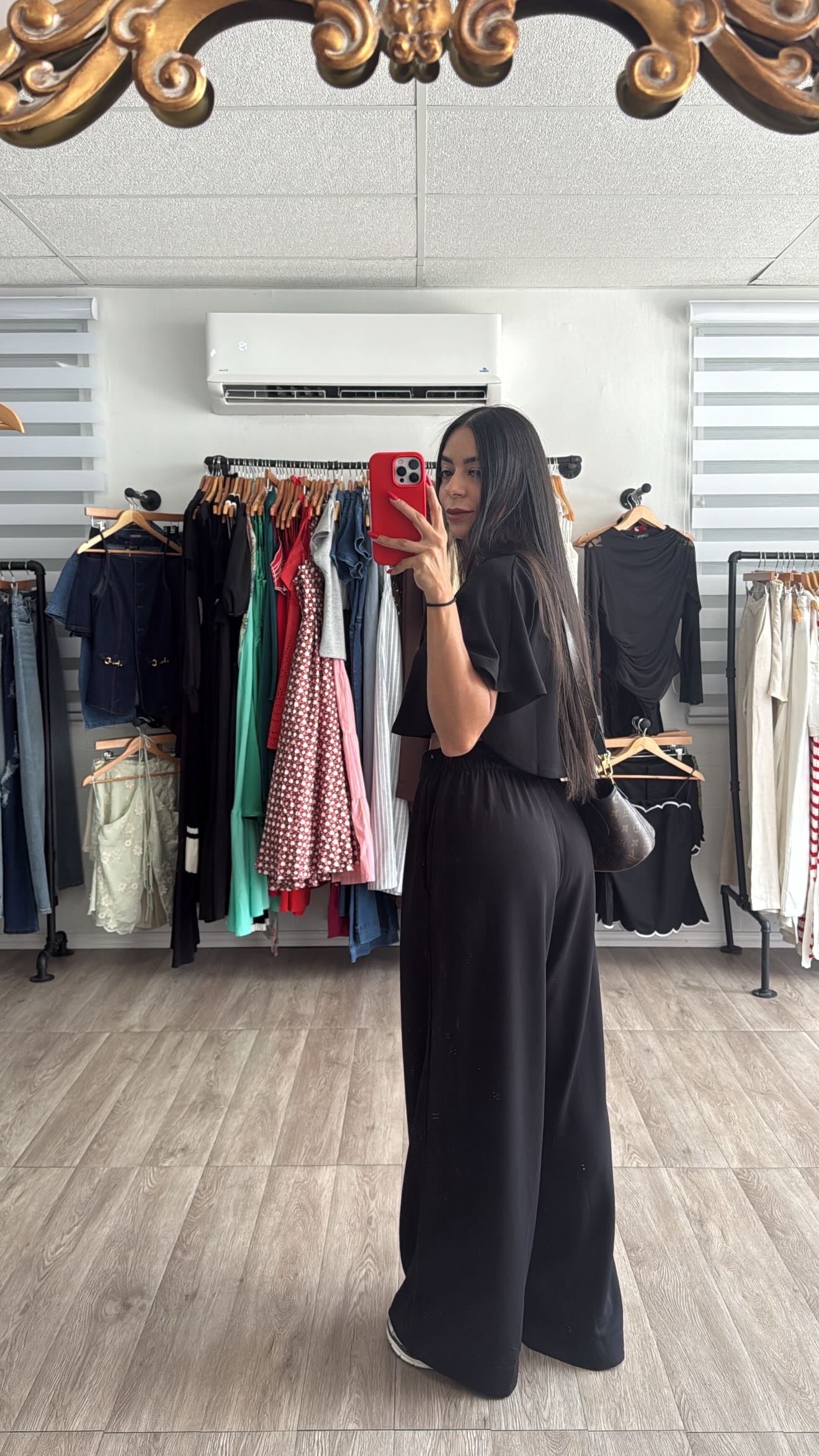 Black Crop Travel (pre-order) costó $58