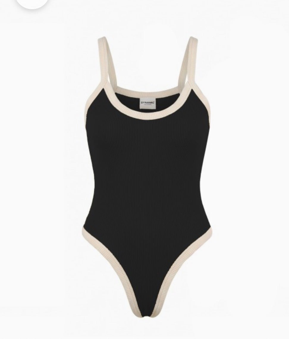 Body Contrast in black