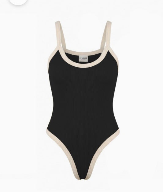 Body Contrast in black