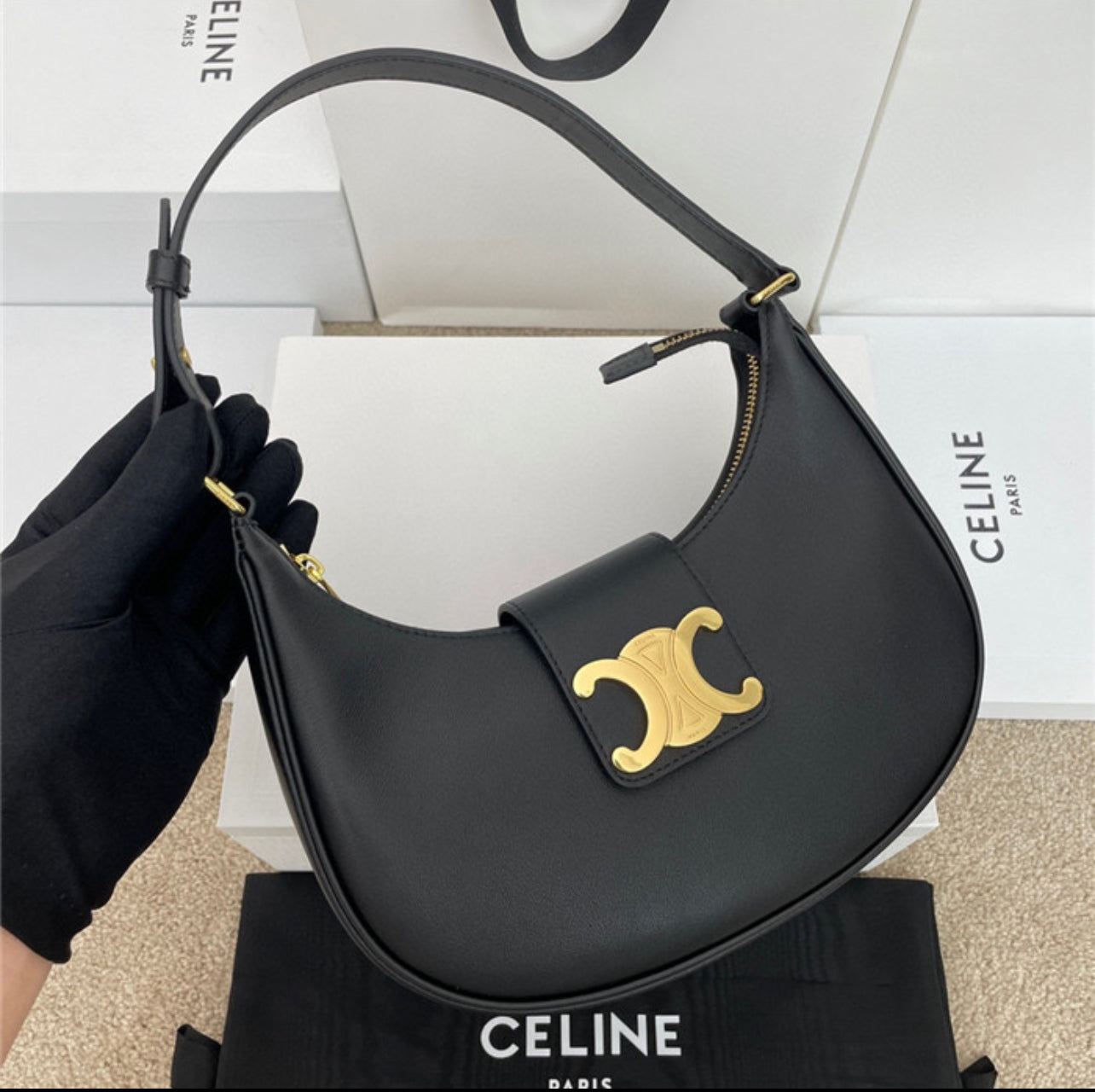 CE. Bag (pre-order) costó $280