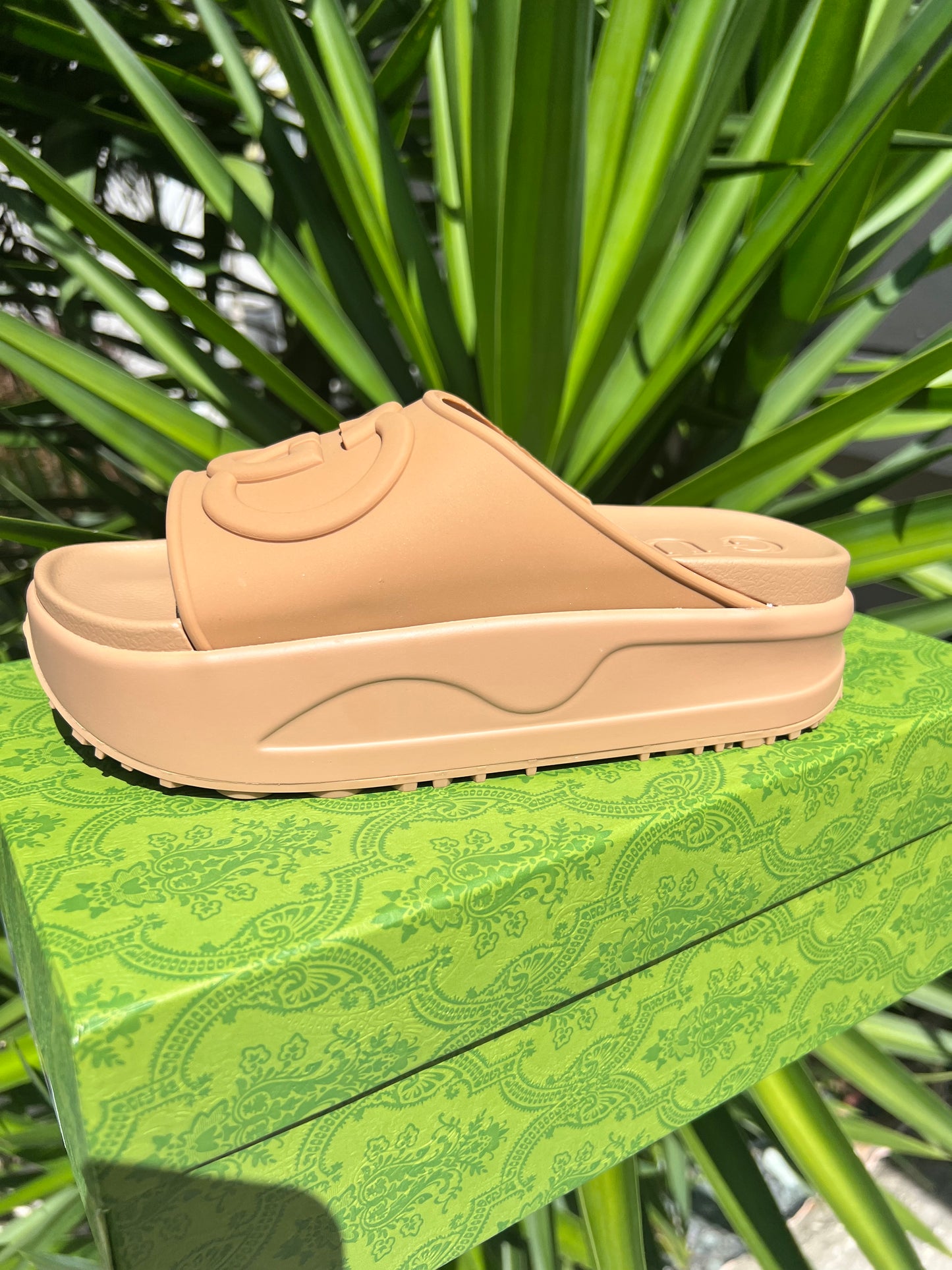 GG Plataform Sandals