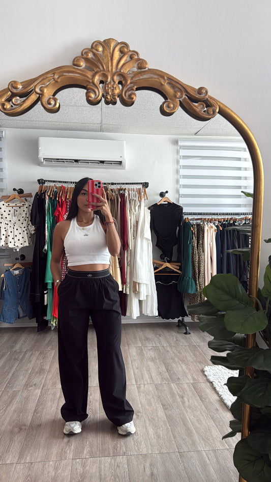 Restock Black Pants (pre-order) costó $48