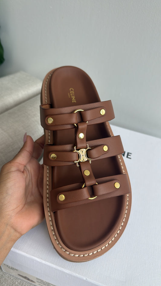CE Sandals(pre-order ) costó $170