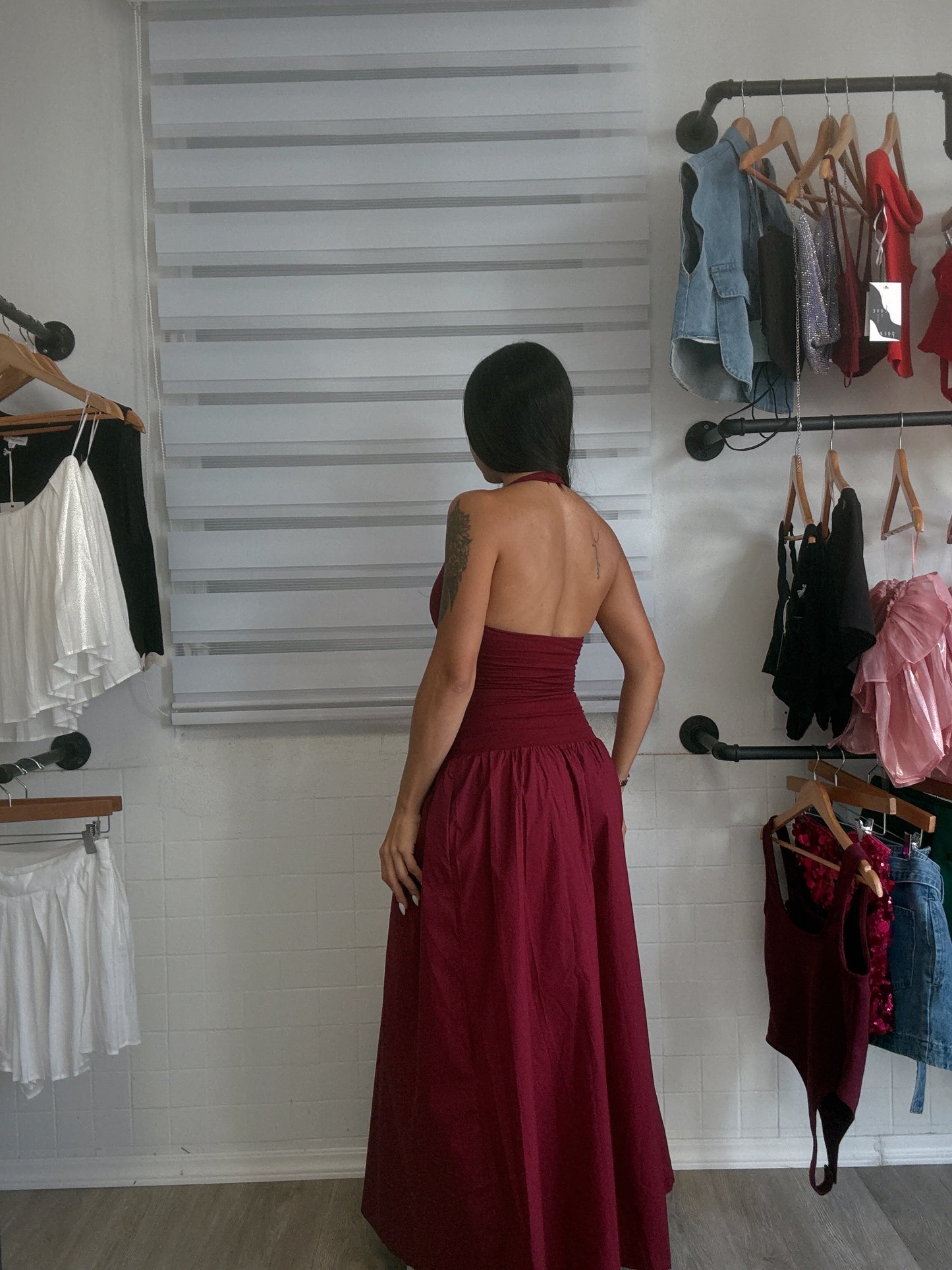 Burgundy Dress (pre-order) costó $68