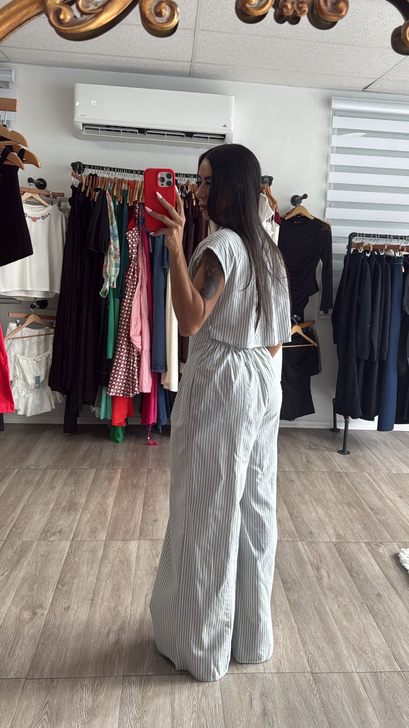 Stripe Sky Blue Jumpsuit (pre-order) costó $45