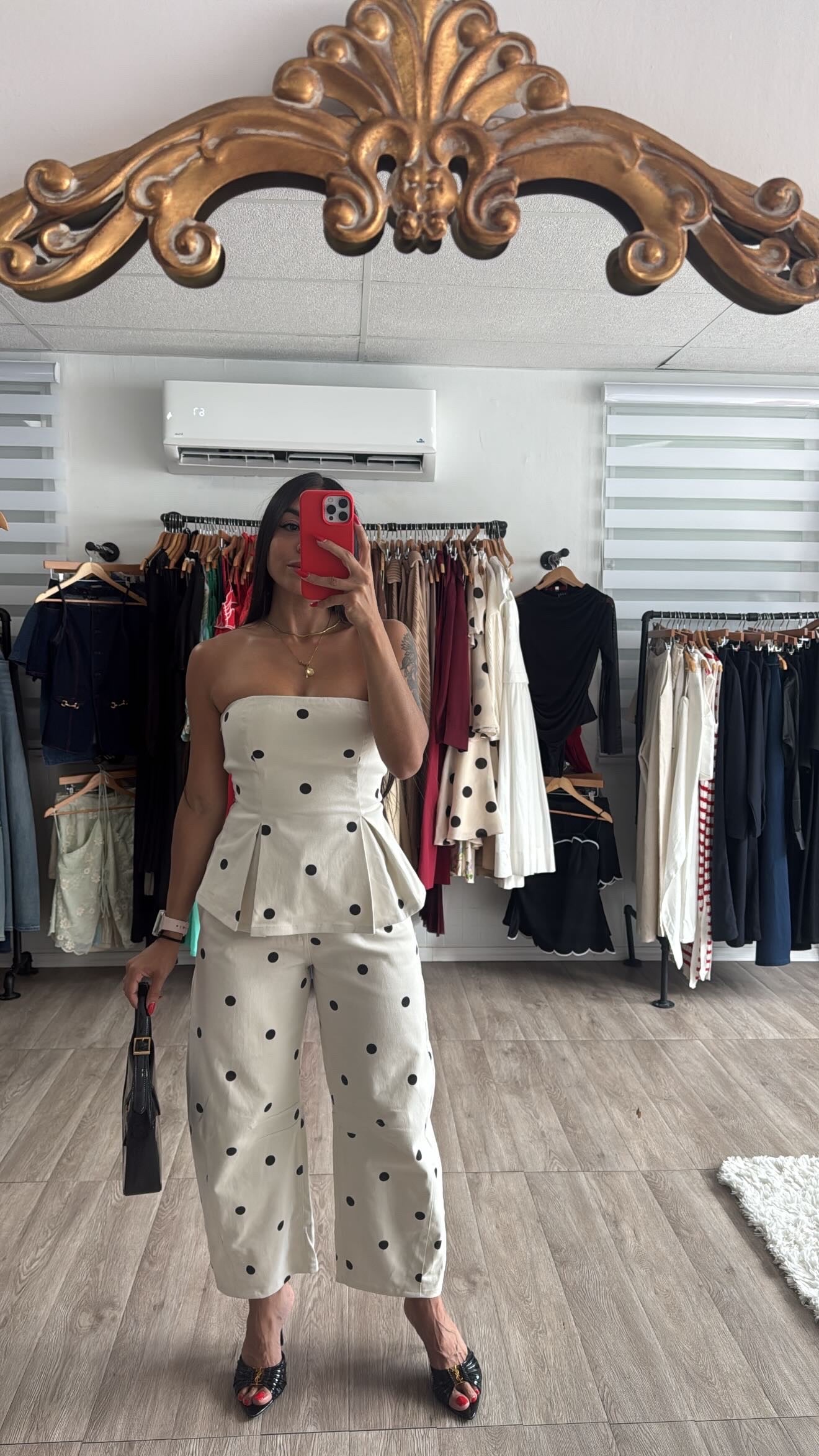 Polka dot Denim set ( pre-order) costó $80