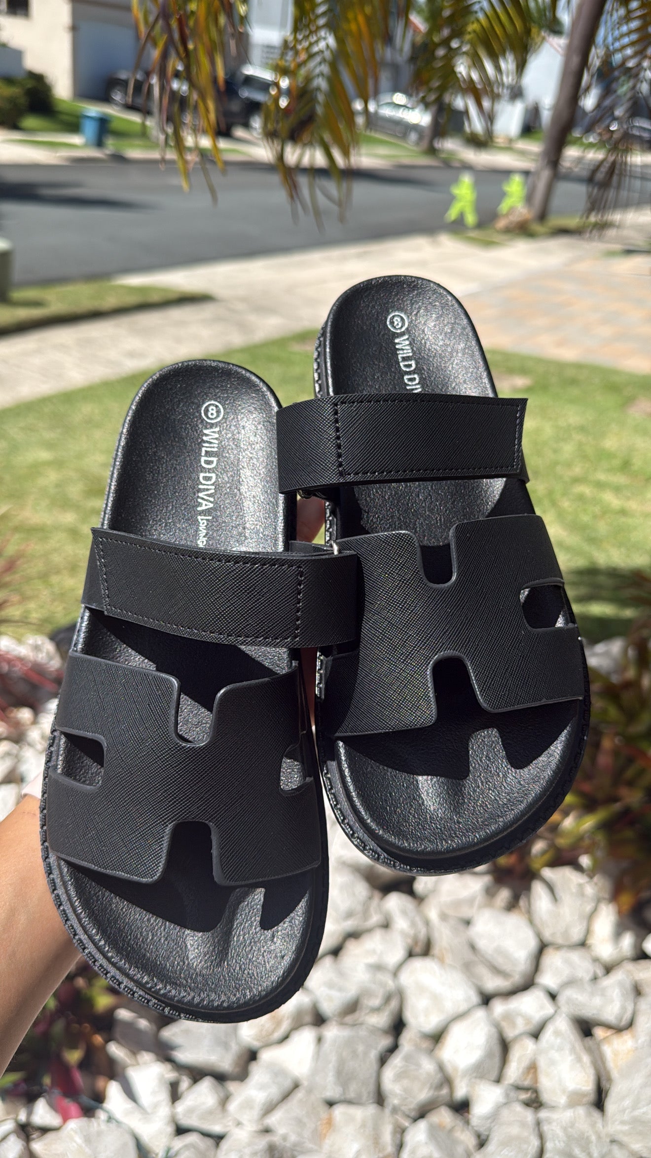 H black Sandals