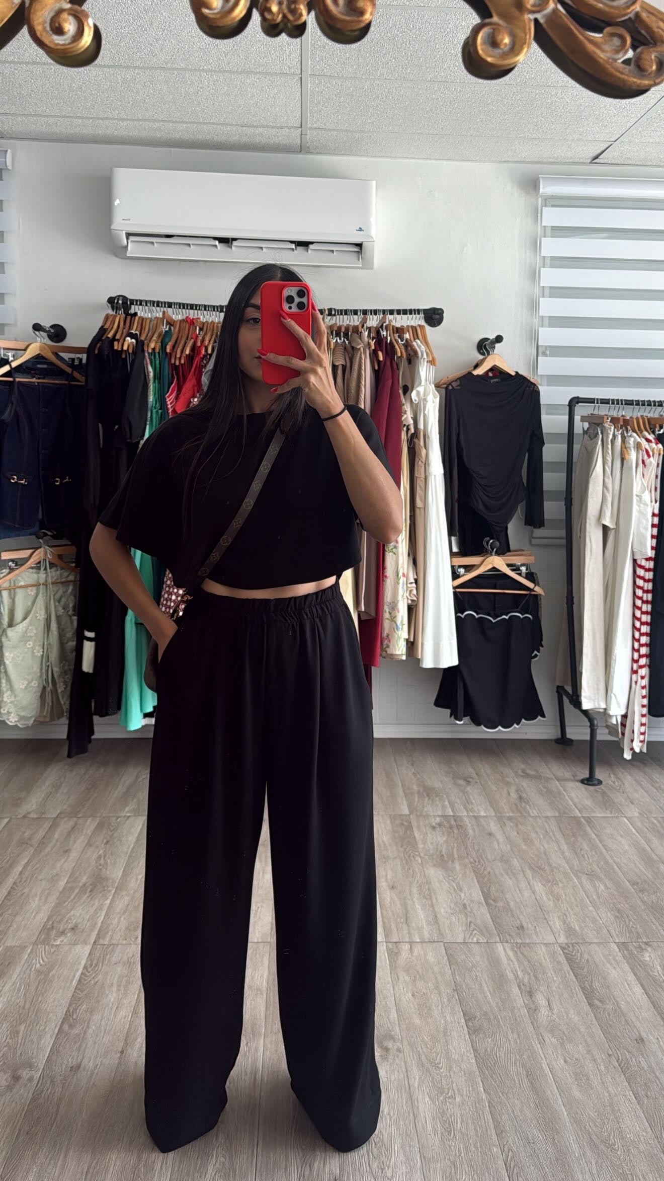 Black Crop Travel (pre-order) costó $58