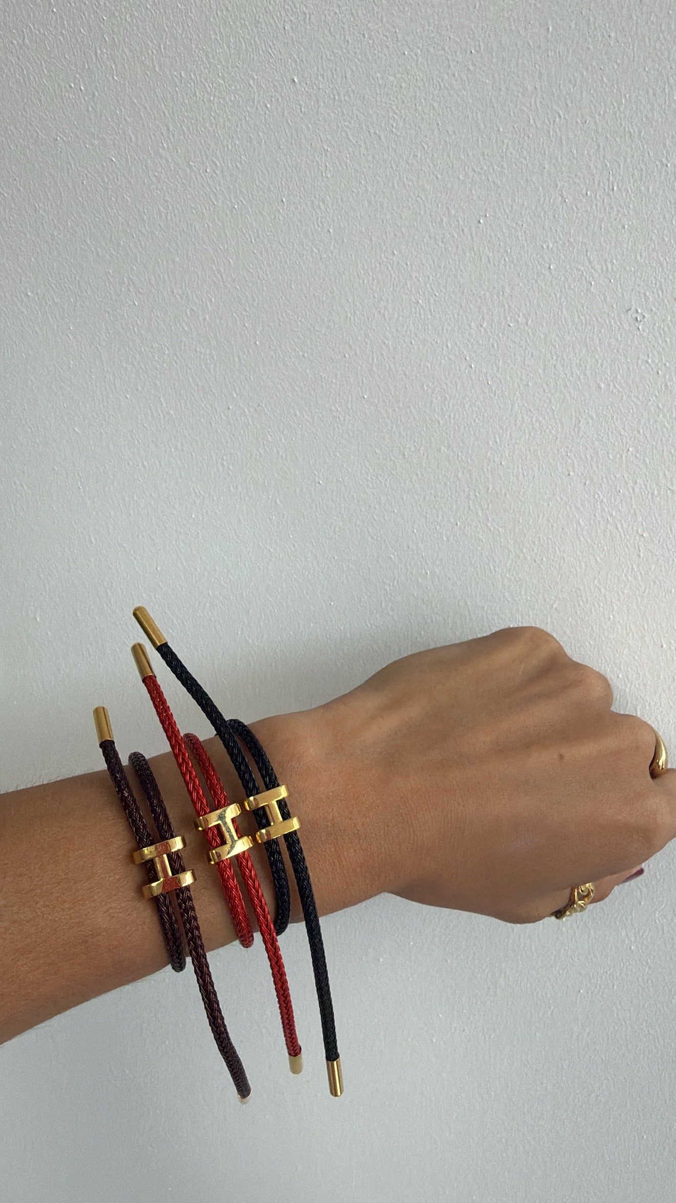 H Adjustable bracelet