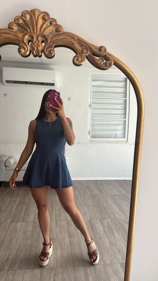 Denim romper dress (pre-order) costó $69