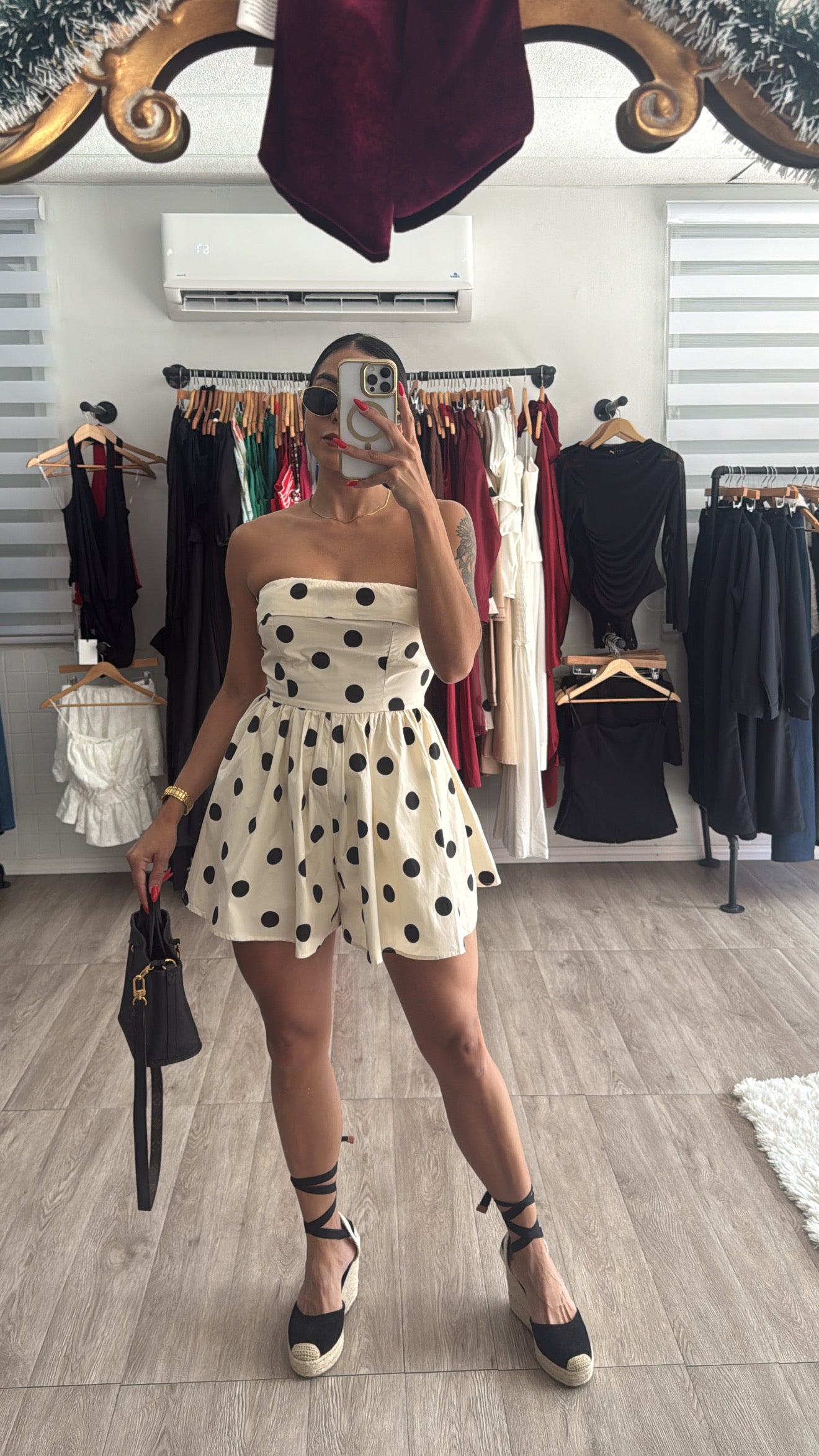 Polka dot Romper (pre-order) costó $56