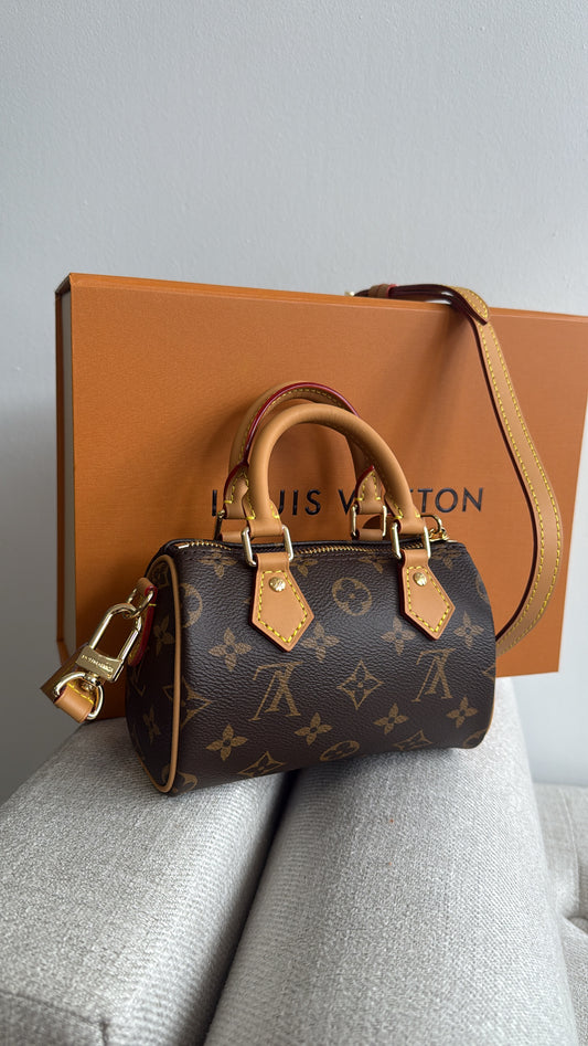Small LV Bag (pre-order) costó $220