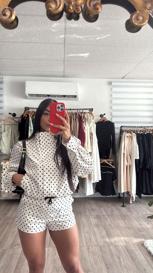 Polka dot set in white( pre-order costó $65)