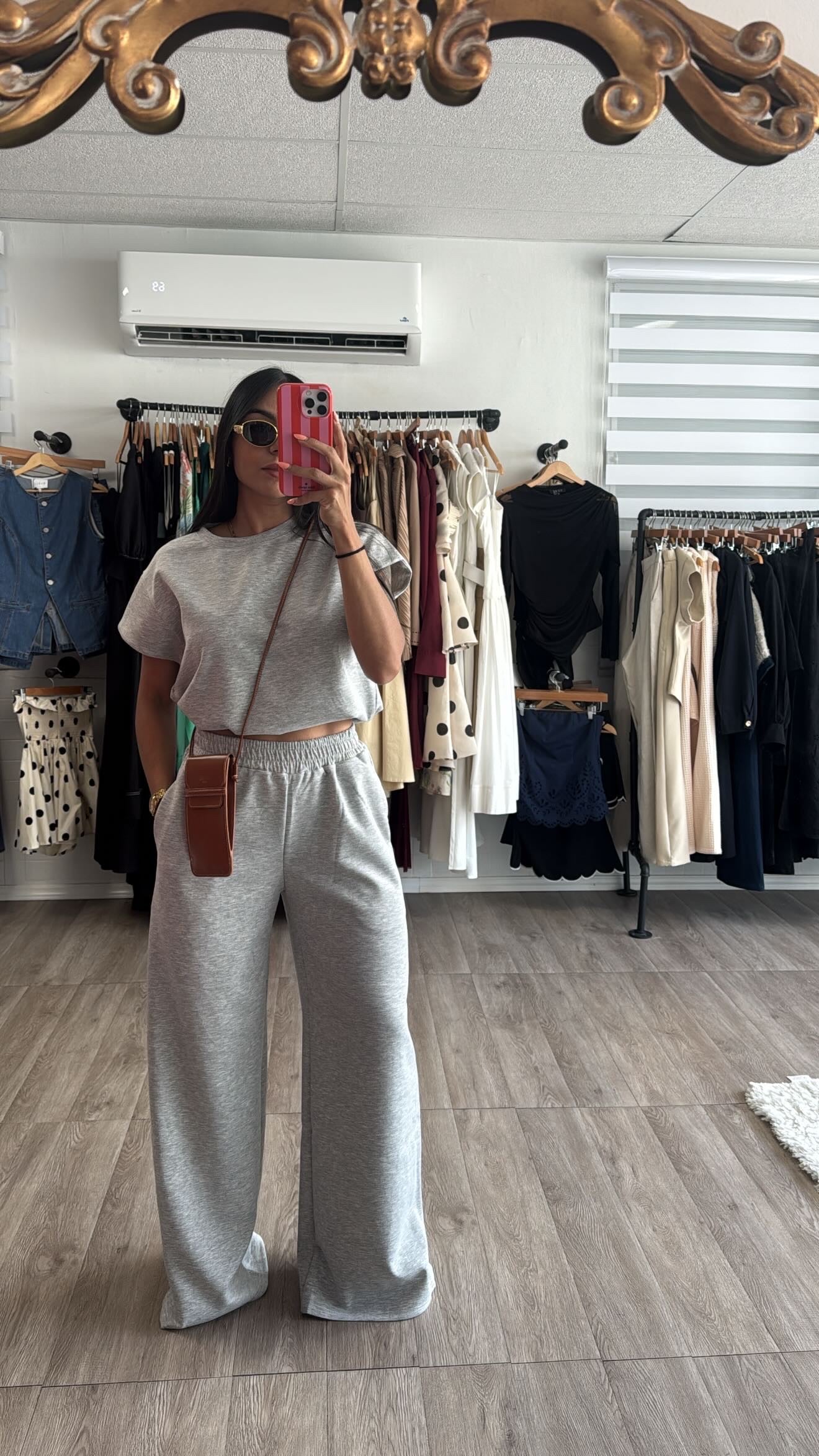 Travel set in gray