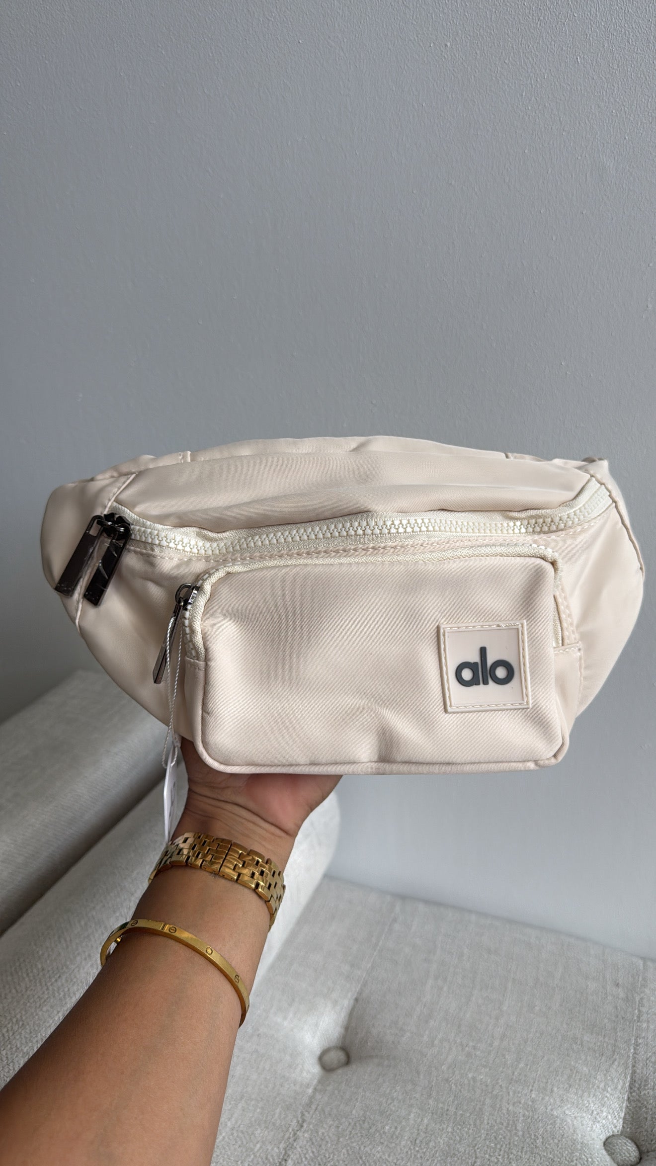 Alo fanny pack in cream