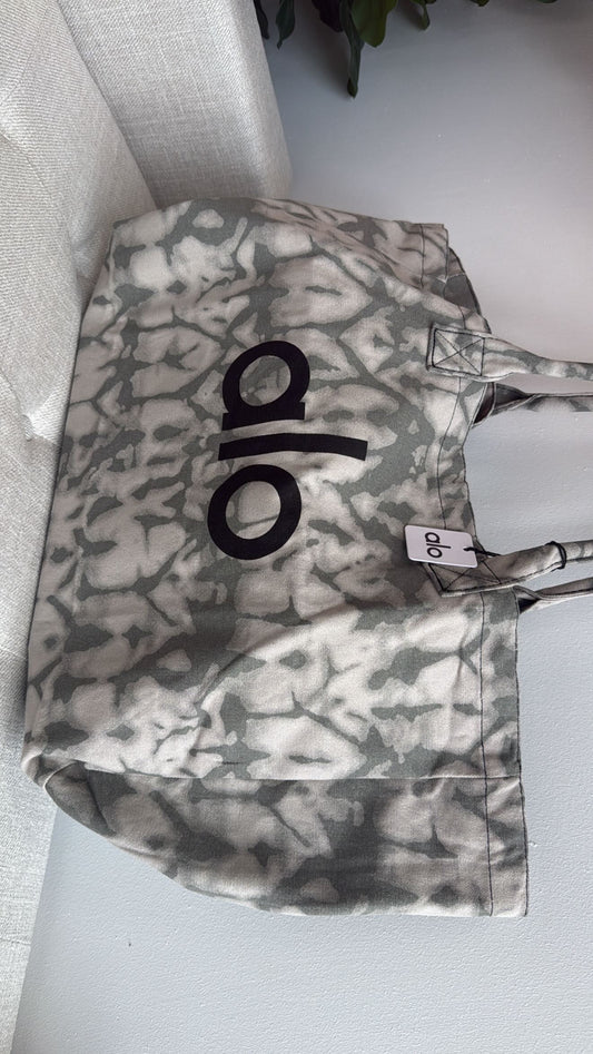 Alo Bag (pre-order) costó $40